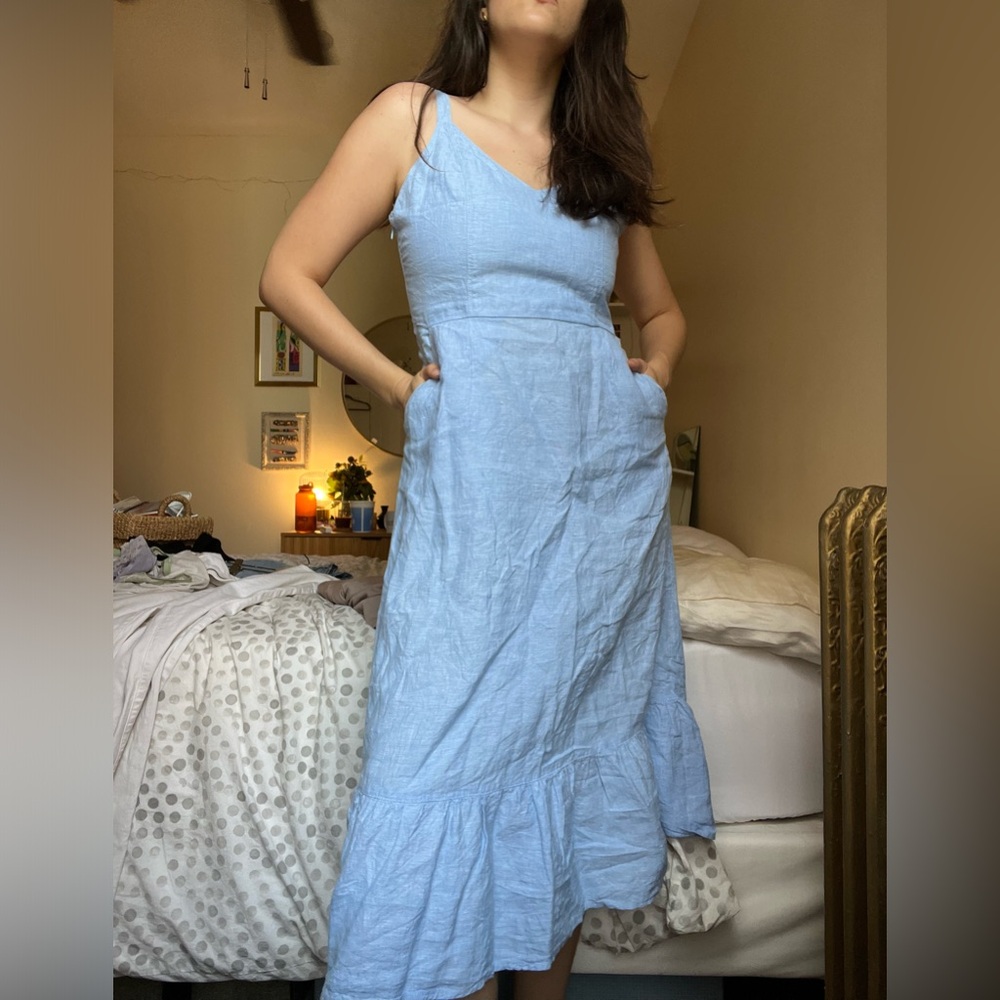 Blue 100% linen Rachel Zoe linen with adjustable straps and pockets